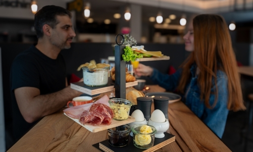 Immer Samstags von 09:00 - 14:00 Uhr

Leckere Frühstückskombinationen erwarten Euch, z. B. ein veganes Frühstück oder das Kolping-Frühstück für Zwei!

 

 
