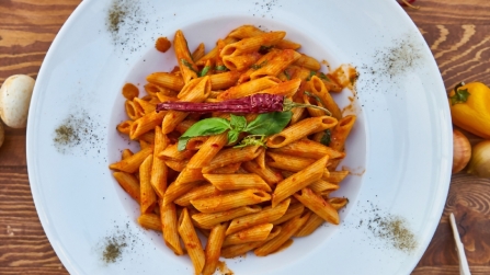 Pastatella mit Arrabbiata-Soße.